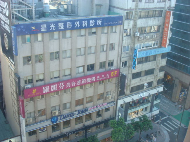 今回は、三越側の道路に面している部屋でした。道路に面していますが、とくにうるさくもなく静かに過ごすことができました。