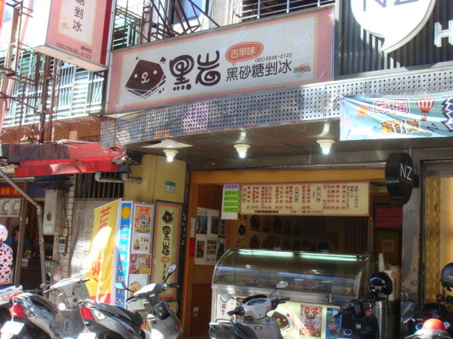 感謝のお参りをしたら、さぁ行きますよ！かき氷！！黒岩さんです。