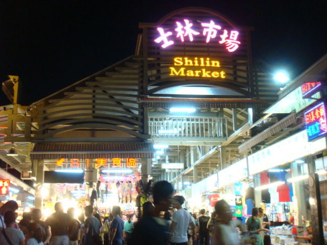 ホテルで休憩してから、夕食へ。