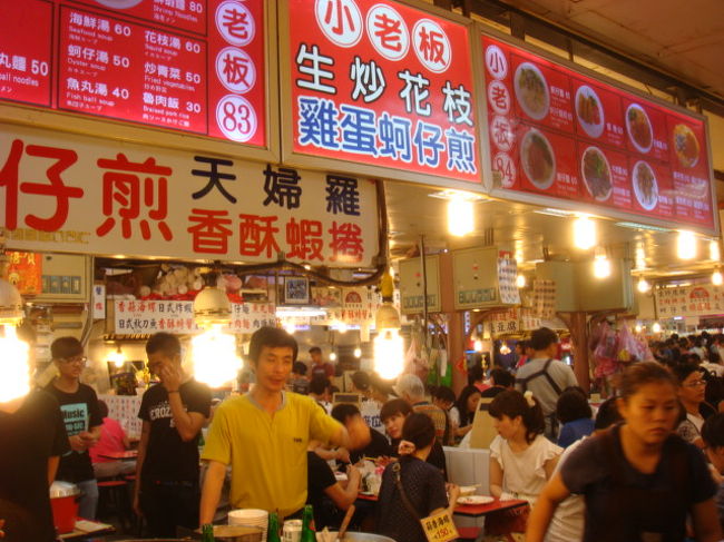 カキオムレツが食べられればいいか、なんて選んだのがこのお店。