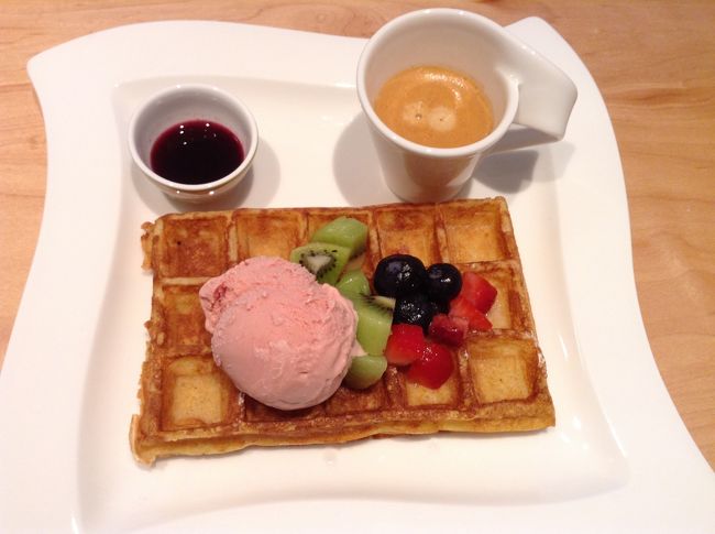 フルーツやアイスは、別添えの方がサクサクを保てて美味しいはず！<br />（と、いつも載せてから気付く私）<br />