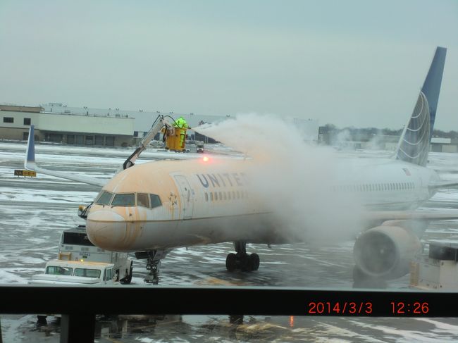JFK空港にて<br />この時期全米を（日本も大雪だったらしい）寒波が襲っていて、アメリカから南米に来た多くの人たちが、出発が１日ズレたりして大変だったようです。