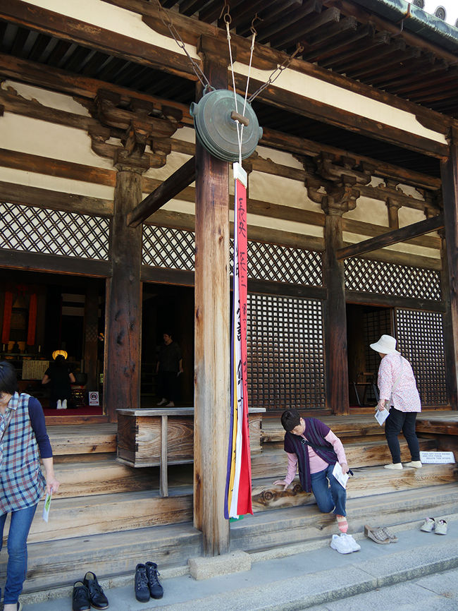 極楽坊本堂（国宝）へ