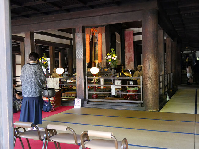 極楽坊本堂（国宝）内部