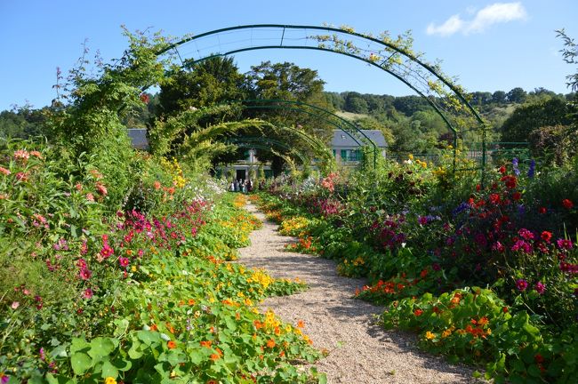 いろいろな花が咲き乱れきれかった。