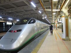 新庄駅にて。奥羽本線の普通列車から山形新幹線に乗り換え。