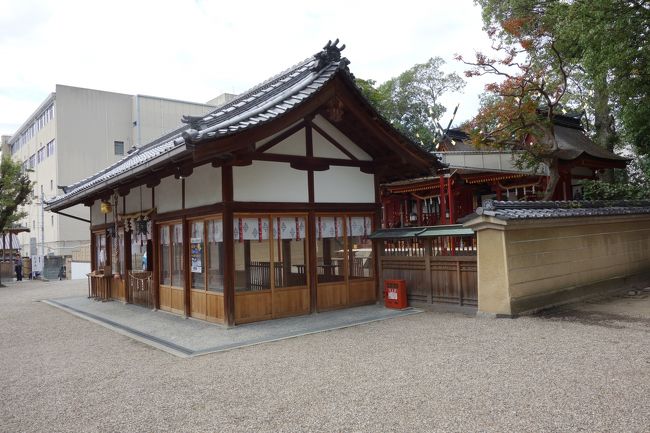 率川神社<br /><br />飛鳥時代、推古天皇の時代に創建された奈良市内最古の神社。<br />祭神は、媛蹈鞴五十鈴媛命（神武天皇の皇后　ヒメタタライスズヒメ）と、父の狭井大神、母の玉櫛姫命。<br /><br />