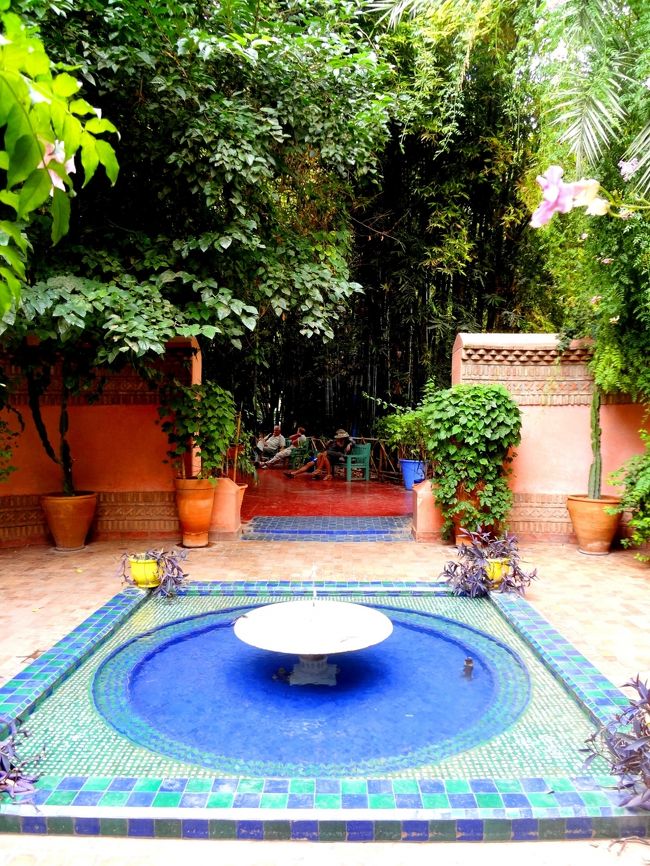 マジョレル庭園。ここはイブサンローランの別荘だったところ。中はブルーとイエローでまさにイブサンローランの世界。ダウンタウンから少し離れているのでタクシーで移動することになりますが行く価値有り。