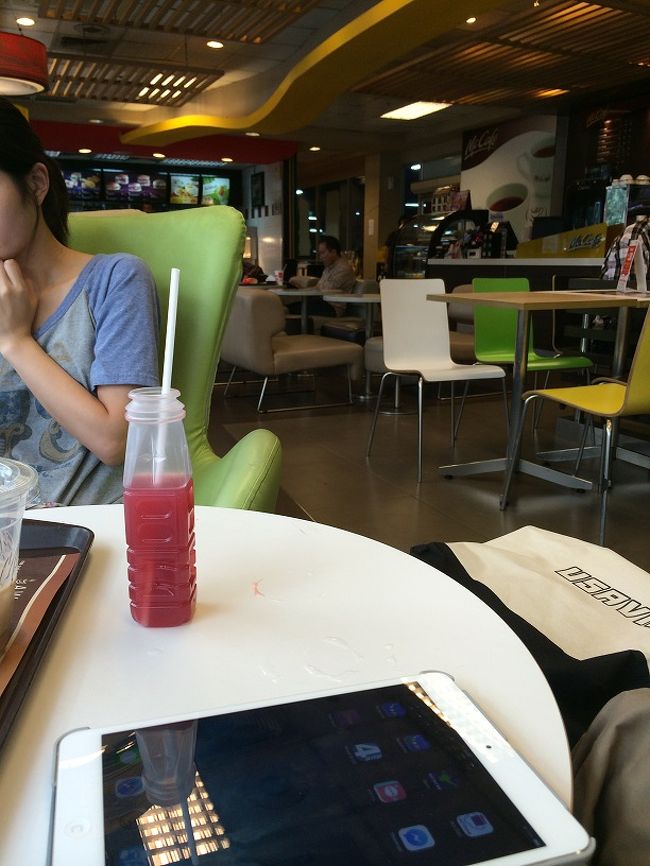 外で買ったザクロジュースが美味しい。