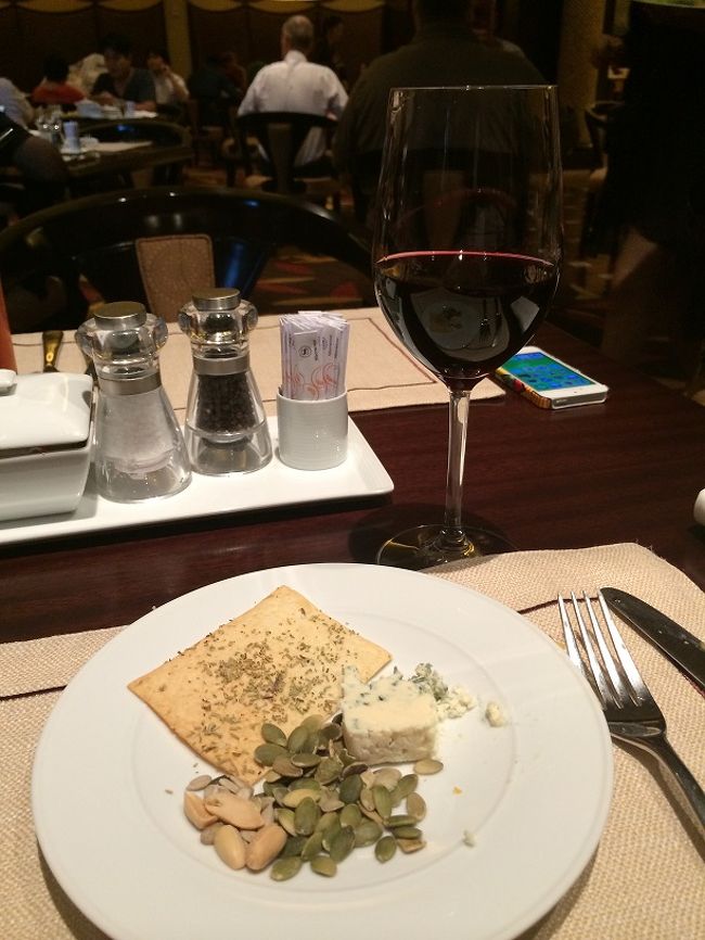 チーズとワインで終了。