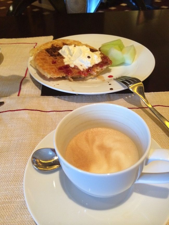 カフェラテ美味しい。