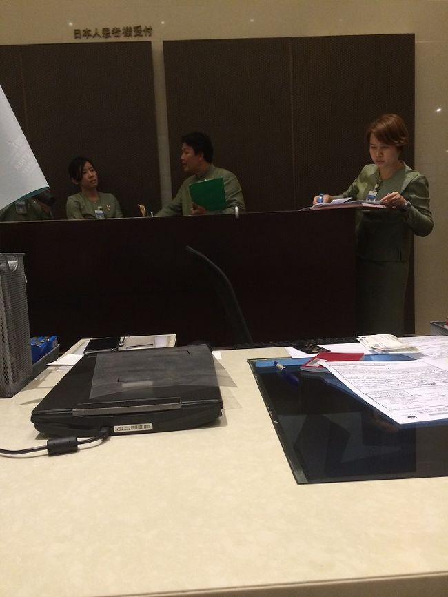 全身に湿疹が出るので、バムルンラッド病院へ来ました。<br /><br />けど、アレルギー担当の先生が不在で、予約だけして帰りました。<br /><br />電話で先生の在籍を確認してから行った方が良いですね。<br /><br />