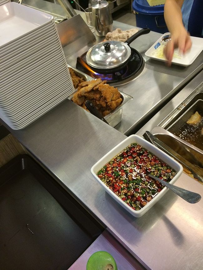 昼は、いつものターミナル２１で、