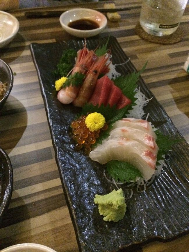 夜は、近くの「ゆう奈」で食べます。