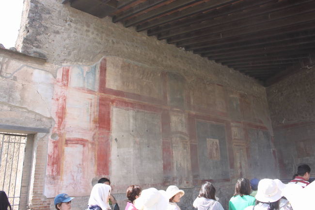 壁に残るフレスコ画？