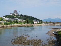 町田川より眺められる唐津城