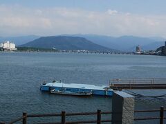 松浦川から見られる鏡山