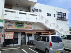 [12:30]
うるま市の「ぜんざい家 Mother leaf」に到着。

雑居ビルの１階にお店。
東京では、こういうのは怪しく、まず入らないが、
沖縄ではこういうお店が普通なので、慣れてしまう。