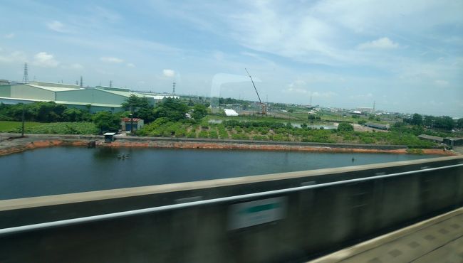 台南付近はこのようなため池が多い．南国の雰囲気