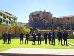 10:45　サント ドミンゴ教会（コリカンチャ/太陽の神殿）
警察官がずらり
