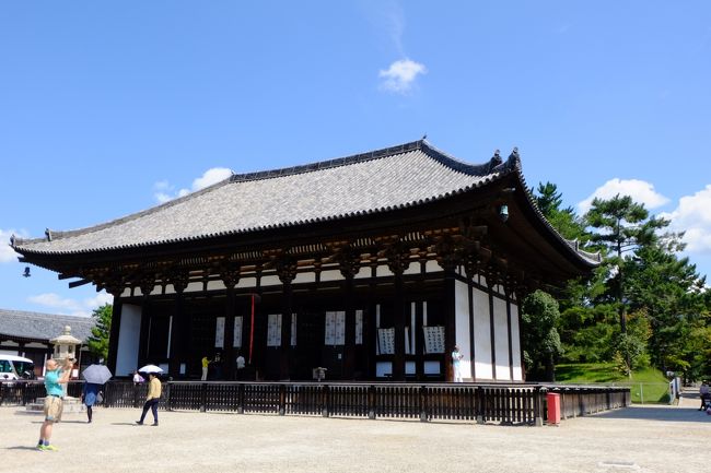 東金堂を通過。