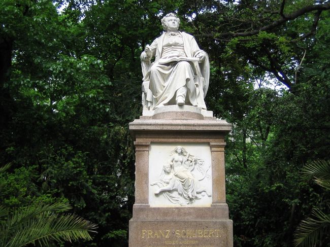 シューベルト像<br />歌曲の王<br />「魔王」が有名