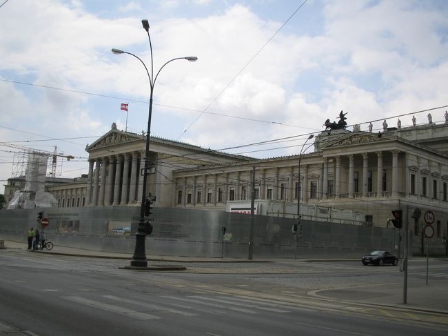 国会議事堂だっけ？<br />市庁舎？