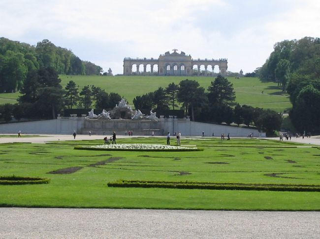 広い庭園が広がっています。