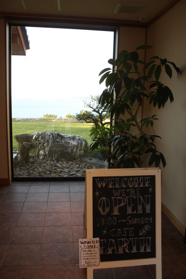 玄関から海が見えます。