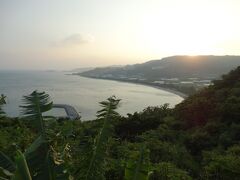 レンタカーを借りるため
首里駅までタクシーで移動
ゆいレールで『赤嶺』に移動

レンタカーを借りて
南部方面へ向かう
まずは、斎場御嶽を目指したのですが
時間が遅く見学時間が過ぎてしまった

仕方ないので知念岬をみる