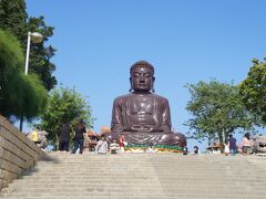 歩いて八卦山の大仏へ
大きい！