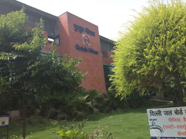 Qutub Minarで下車して、オートリキシャーに乗ります。