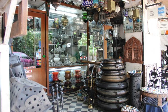 小奇麗なインテリアを売るお店が多いです。