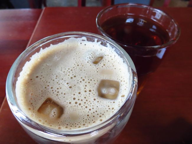 ドリンク。<br /><br />Tさんはラテ、私はアイスティー