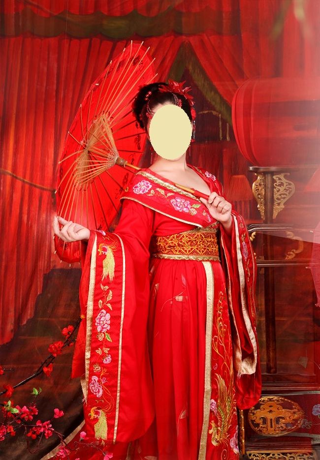 なんかよくわからんシチュエーション…笑<br /><br />結局撮影が終わったのは1時過ぎ。服を着替えて、ばっちりメイクを拭き落とし、さっぱり。でもやっぱり顔洗いたい！ってことで、いったんホテルに戻りました。<br /><br />ちなみに、アルバムと写真データの入ったUSBは、会社に送ってもらいました。数日後届いたアルバムは中華風でとても素敵。中身の写真には笑えましたが…会社の同僚に見せたら、「え？誰？？？」って言われました。