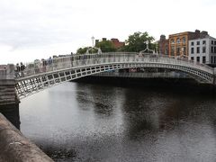 ハーフペニー橋 Ha'penny Bridge
1816年に建てられたイングランドで作られた鋳鉄製の歩道橋