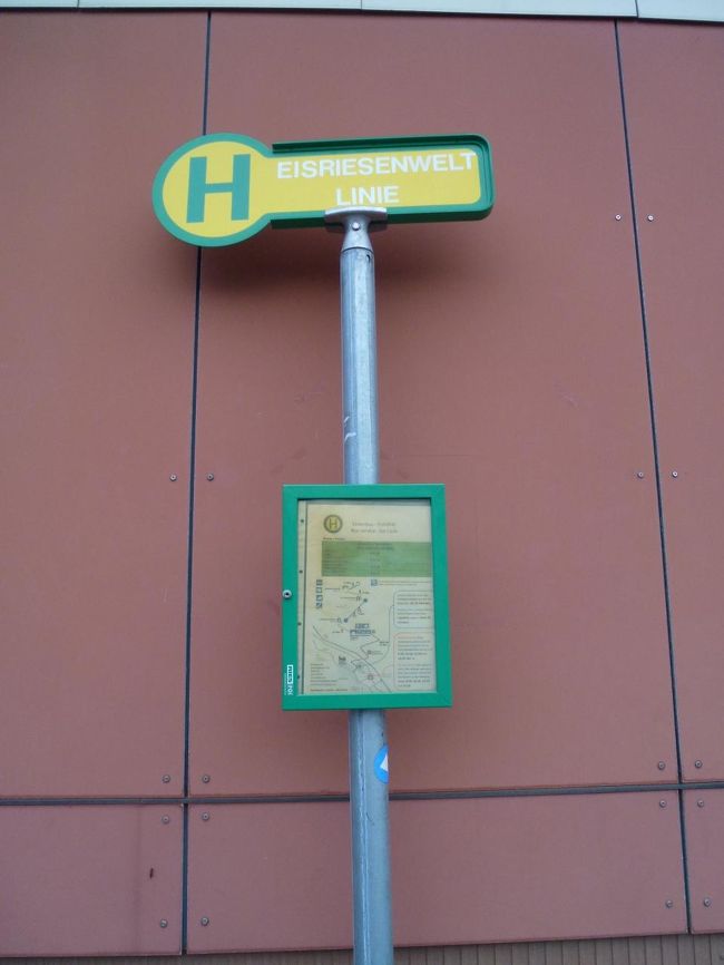 お粗末なバス停