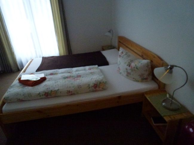 部屋。<br />わりとお粗末。<br />アメニティもなしだったけど知ってたからOK