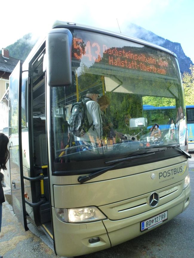 おっ！<br />バスが来ました。<br />バス代は行先を伝えて運転手から購入します。