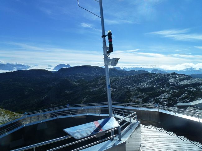 iPhoneがブルったのでなんで？？と思ったら<br />こんな山の上でもWiFiが。<br />