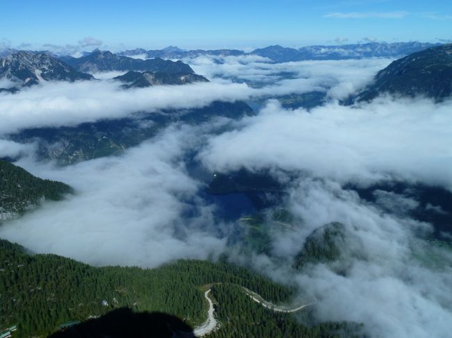 ちょっとずつハルシュタット湖が見えて来たよ。