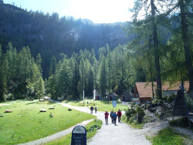 ここから結構な坂道。<br />最低でもスニーカーじゃないとしんどいね。