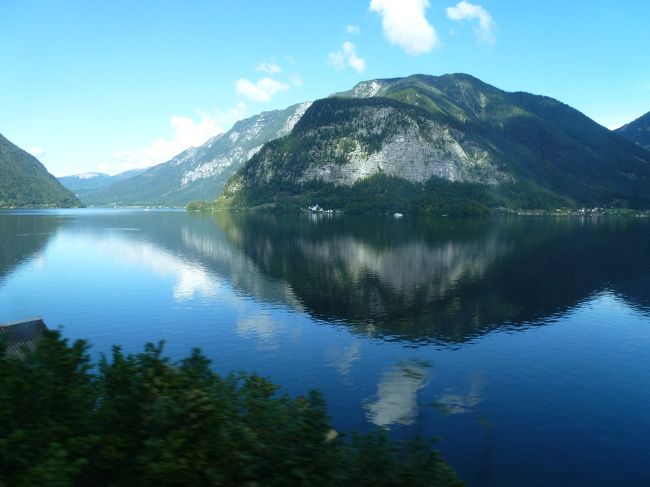 バスでハルシュタット湖を見ます。