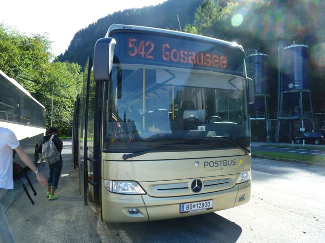 ゴーザウ湖へはバスの乗り替えが必要。