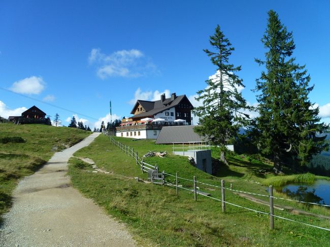 こんな道を歩きます。<br />ベビーカー通れるのか？ｗ