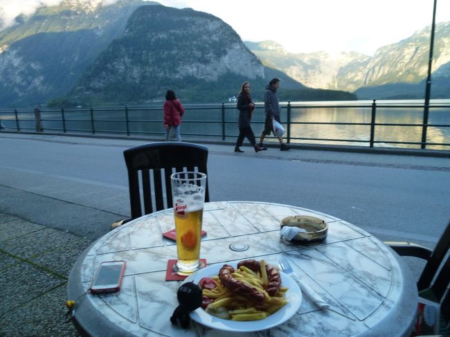 でも、ガッツリ。<br />結局ビール2杯飲んでフランクフルトもポテトフライも完食してしまった。