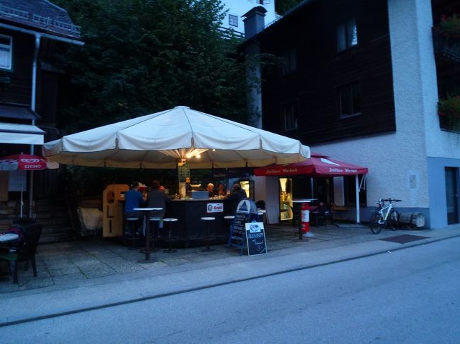 晩ごはんをどうしようかとウロウロ。<br />ソフトクリームのせいでガッツリは無理だし。