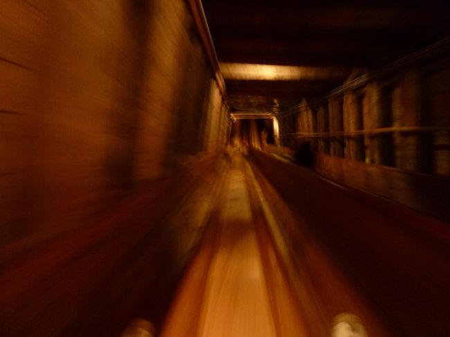 滑り台で滑って移動。<br />なかなか楽しい。