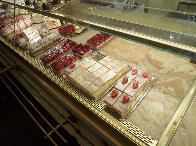 ケーキを食べたら絶対晩ごはん食べれなくなるので、、、