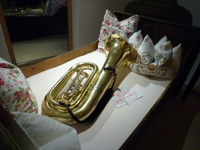 ぼこぼこチューバ。<br />ん？<br />ユーフォかな？<br /><br /><br />その③へつづきます